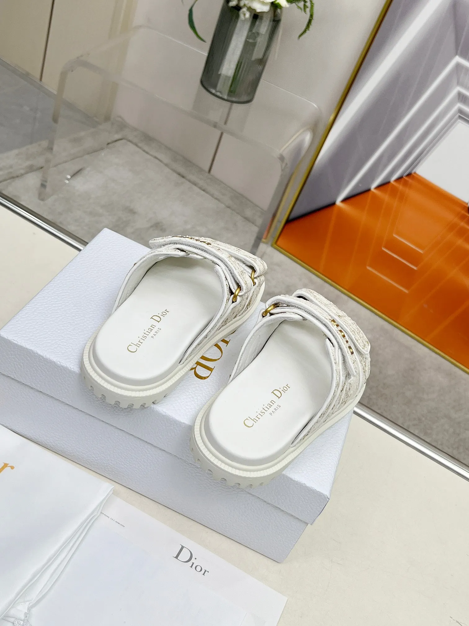 👟👟Ex-factory price 480👟👟Dior👏👏New classic style. 🔥Purchasing-level qualityThick-soled slippers popular in foreign counters. Upper➕Inner: original customized material, original mold opening of sole 1.1 (lightweight, code number 35-40 (41/42 can be customized)